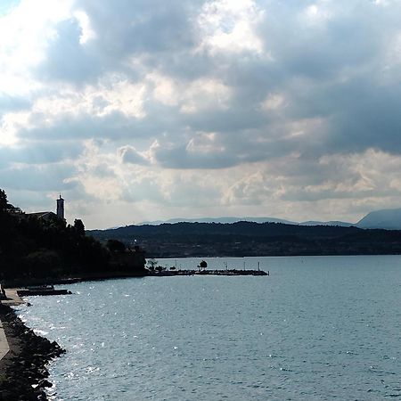 Cinzia'S Holiday Home Desenzano del Garda Luaran gambar