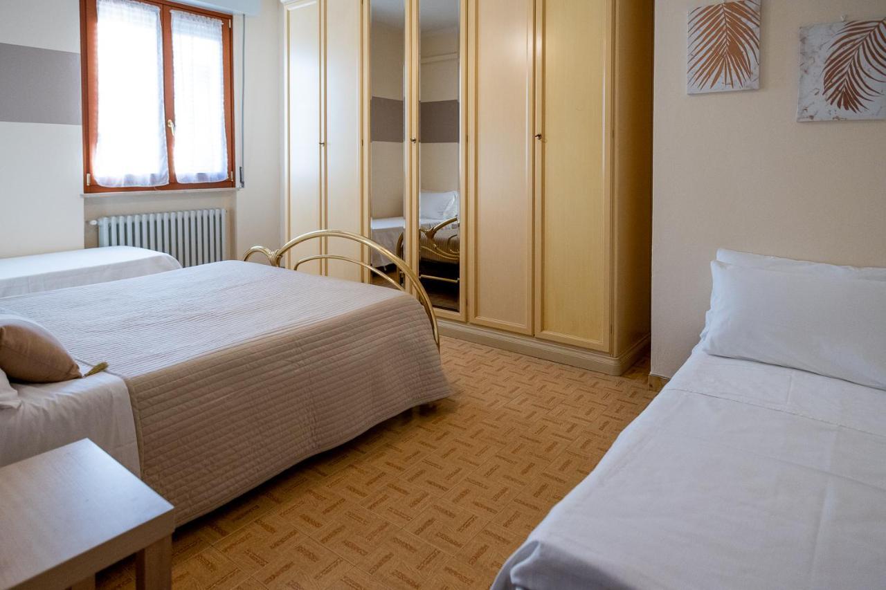 Cinzia'S Holiday Home Desenzano del Garda Luaran gambar