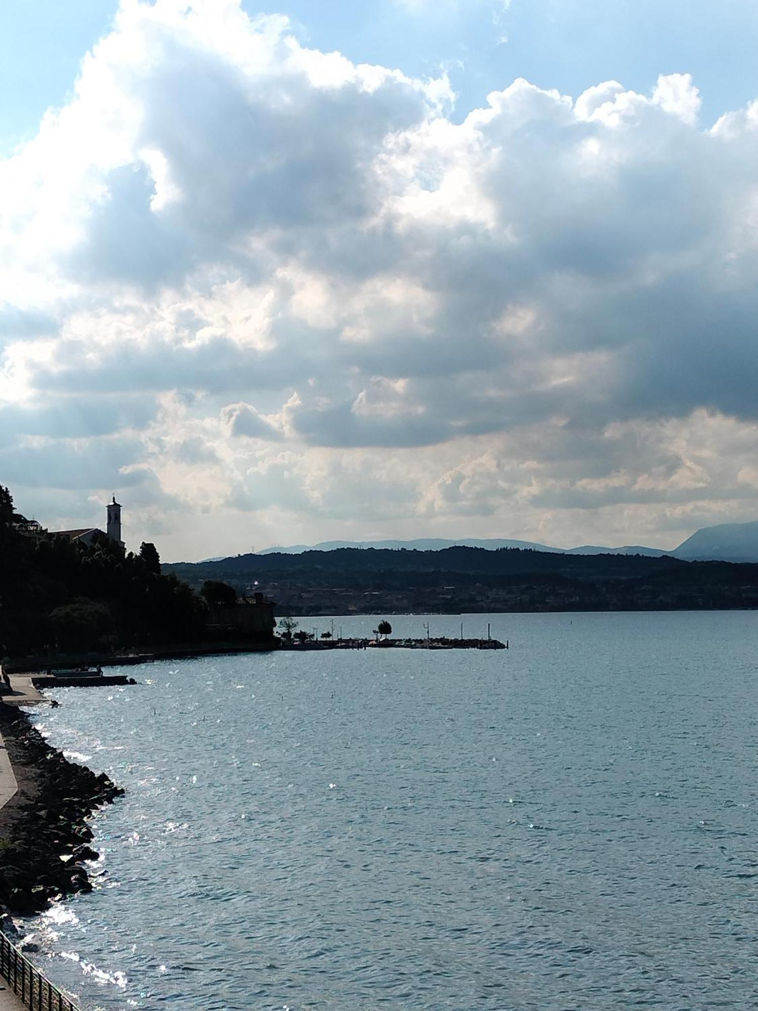 Cinzia'S Holiday Home Desenzano del Garda Luaran gambar